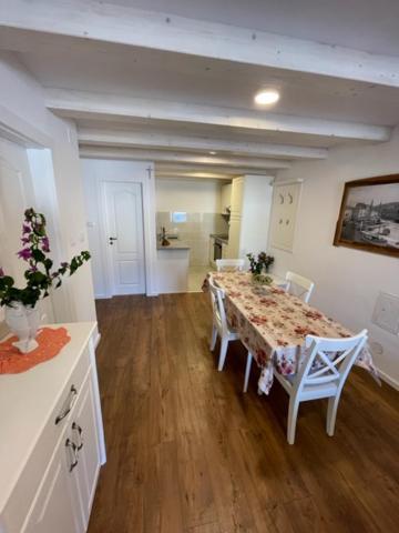 Apartment Concetta Cres Eksteriør bilde